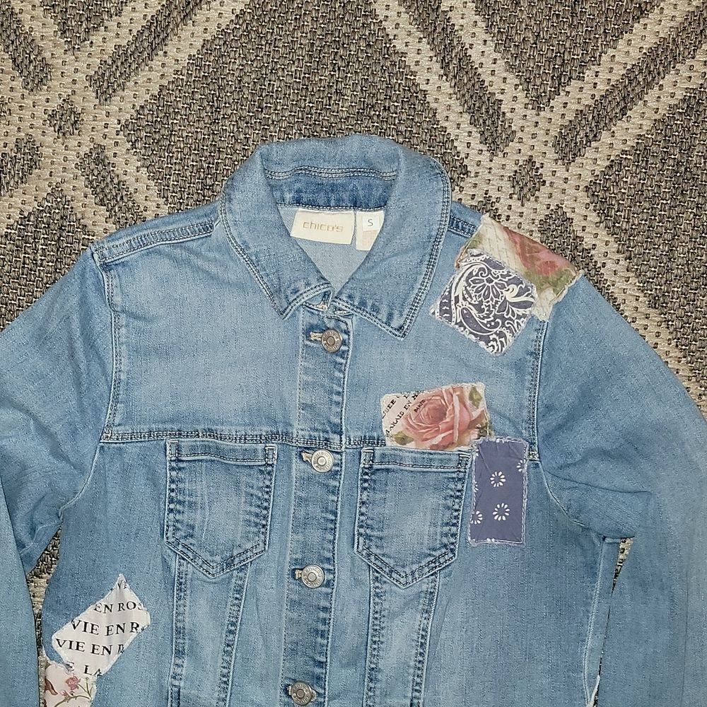 Chicos Patchwork Stretch Light Wash Oversized Jean Jacket Size 0 Small 4 - Picture 3 of 9